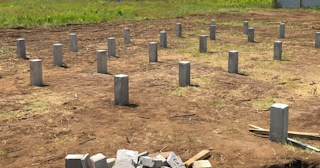 Фундамент на забивных жб сваях под ключ в Железногорске - фундамент из забивных железобетонных свай цена от 3108 руб/м2